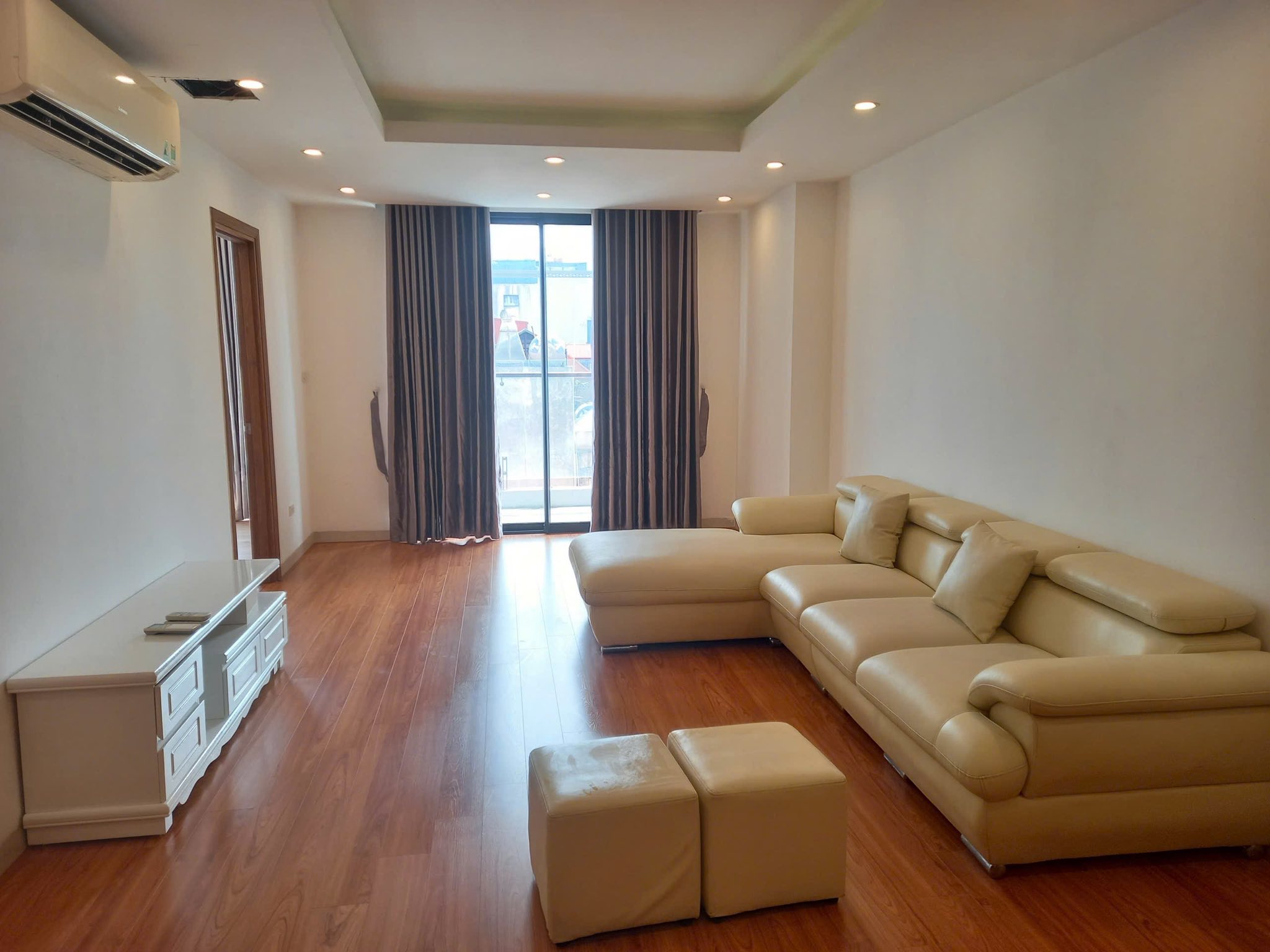 Cho thuê căn hộ Center Point,110 Cầu Giấy, 80m2, 2 ngủ, Full đồ, 16.5 Triệu ở gđ, nhóm đi làm - Ảnh 1